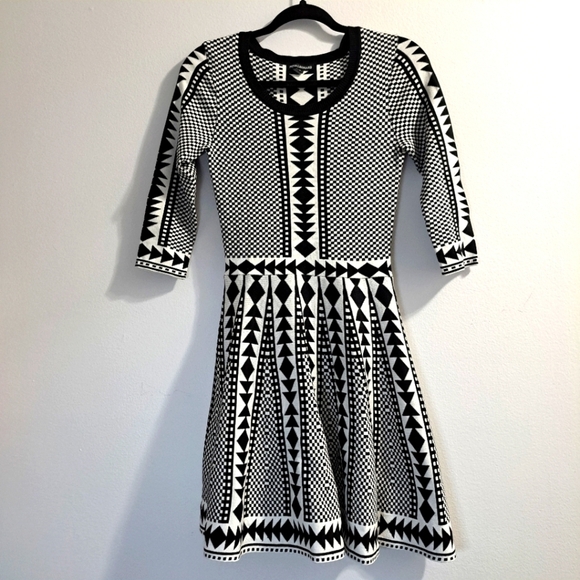 Nina Leonard Geometric Print Sweater Dress Size Small Black and White - Picture 1 of 7